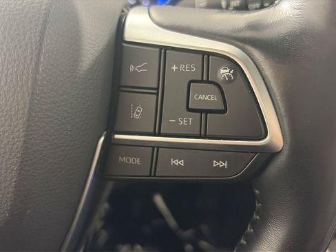 Used 2021 Toyota Highlander Limited w/ Protection Package #3 (TMS) AWD/4WD image 8