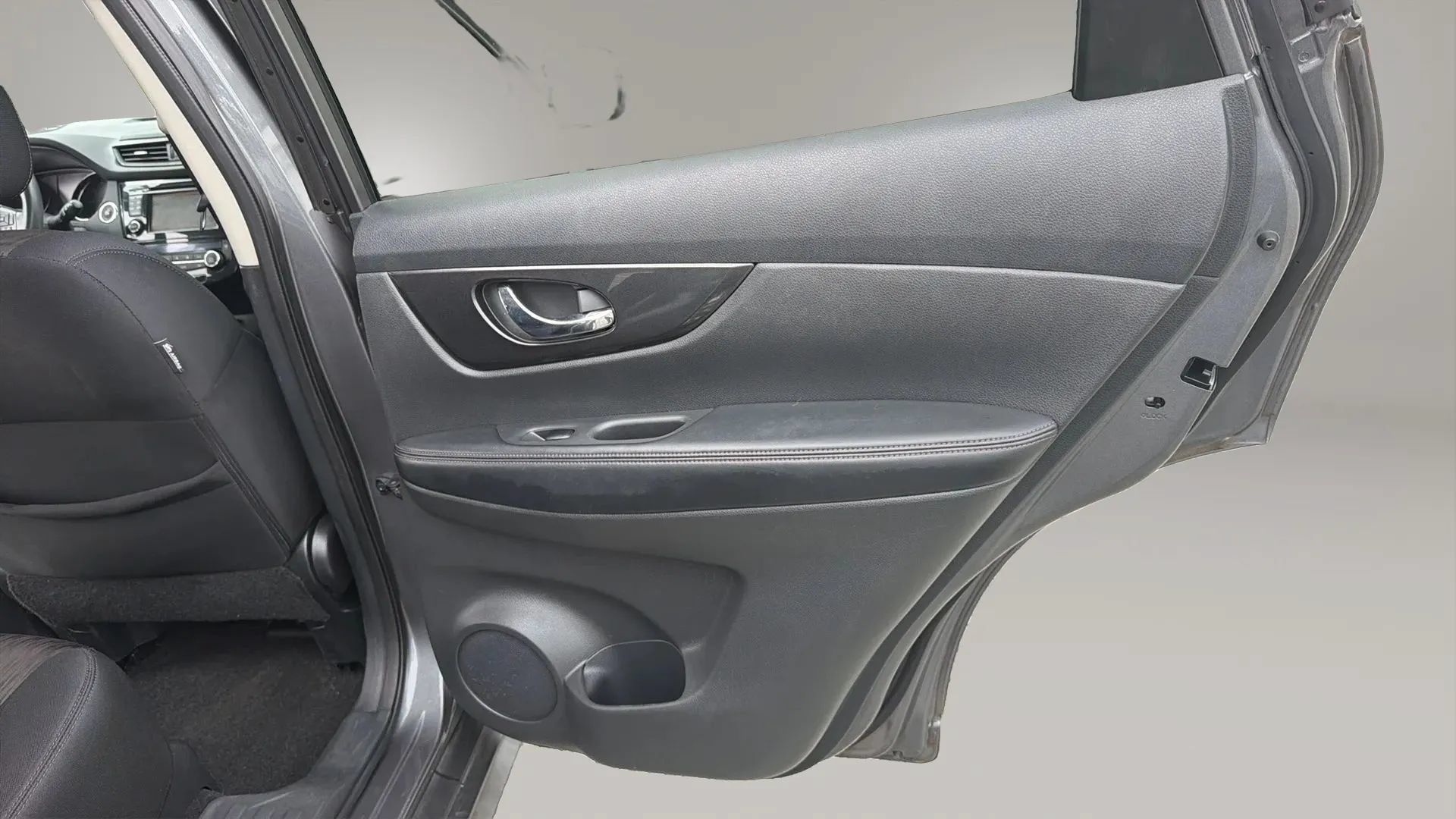 Used 2017 Nissan Rogue SV AWD/4WD image 29