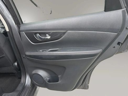 Used 2017 Nissan Rogue SV AWD/4WD image 29