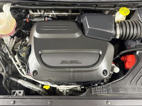 Used 2023 Chrysler Pacifica Touring-L FWD image 39