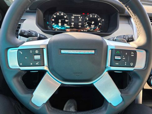 Used 2025 Land Rover Discovery Dynamic SE image 25