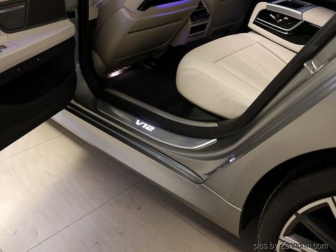 Certified 2022 BMW M760i xDrive w/ Luxury Rear Seating Package image 33