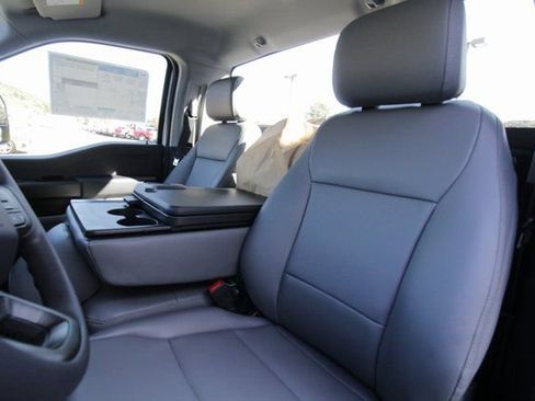 Used 2024 Ford F550 4x4 Regular Cab Super Duty image 11