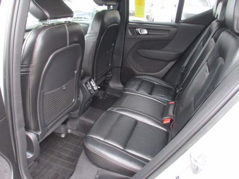 Certified 2023 Volvo XC40 B5 Core w/ Convenience Package image 12