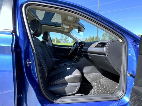 Used 2023 Volkswagen Jetta SE FWD image 16