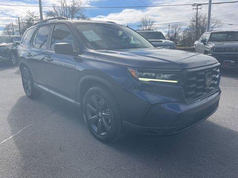 Used 2025 Honda Pilot Sport image 7