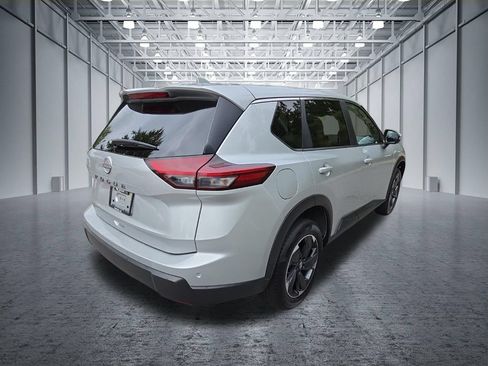 Certified 2025 Nissan Rogue SV FWD image 9