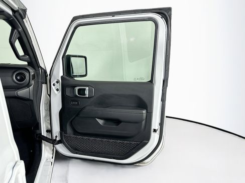 Used 2023 Jeep Wrangler Sahara w/ Cold Weather Group image 31