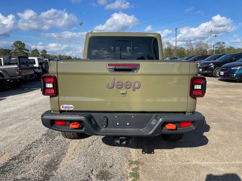 New 2025 Jeep Gladiator Mojave w/ Convenience Group image 5