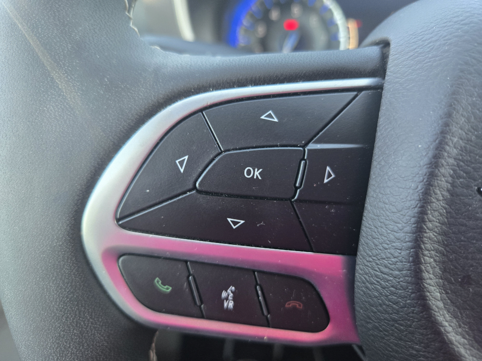 Used 2023 Chrysler Pacifica Touring-L FWD image 18