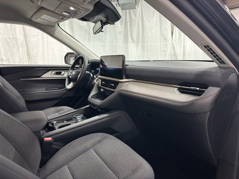 Used 2025 Ford Explorer Active image 60