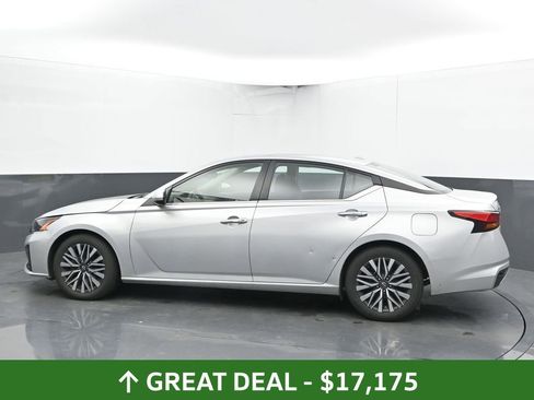 Used 2023 Nissan Altima 2.5 SV image 9