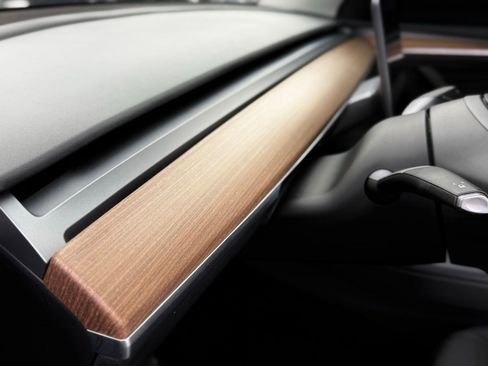 Used 2024 Tesla Model Y Long Range image 32