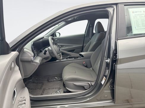 Used 2024 Hyundai Elantra SEL image 10