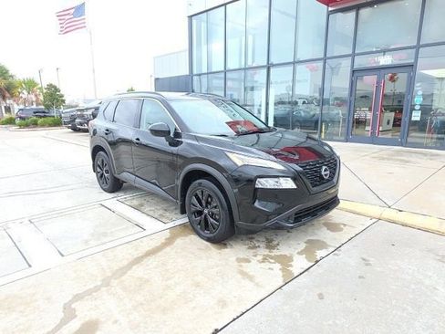 Used 2023 Nissan Rogue SV w/ SV Premium B Package image 3