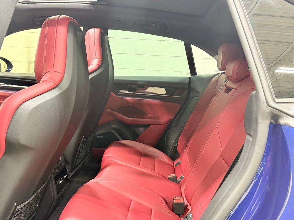 Used 2025 Porsche Macan 4S Electric w/ Premium Package AWD/4WD image 29
