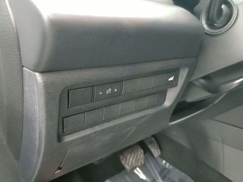 Used 2023 Mitsubishi Outlander SE image 11