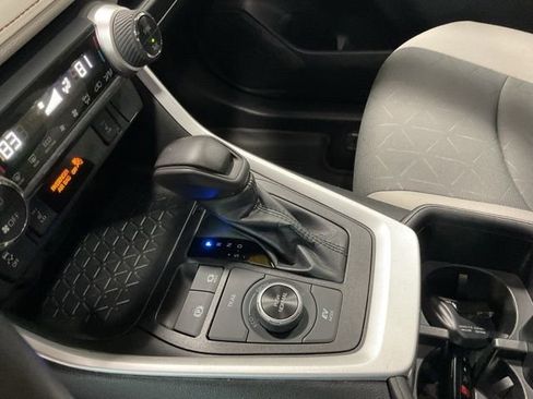 Used 2022 Toyota RAV4 XLE w/ Convenience Package AWD/4WD image 16
