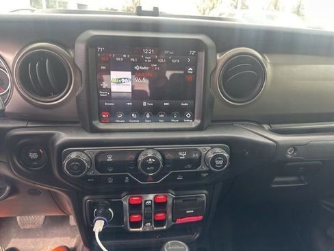 Used 2021 Jeep Gladiator Sport image 5