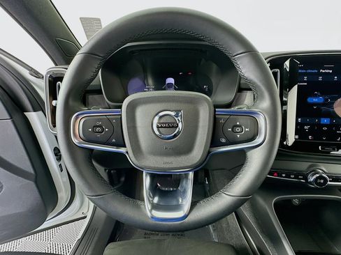 Used 2023 Volvo C40 P8 Recharge Ultimate image 11