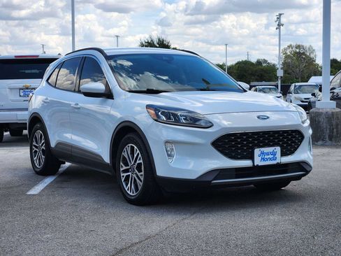 Used 2020 Ford Escape SEL FWD image 3