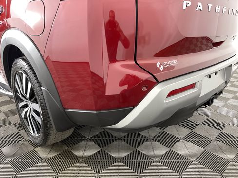 Used 2023 Nissan Pathfinder Platinum w/ Cargo Package image 7