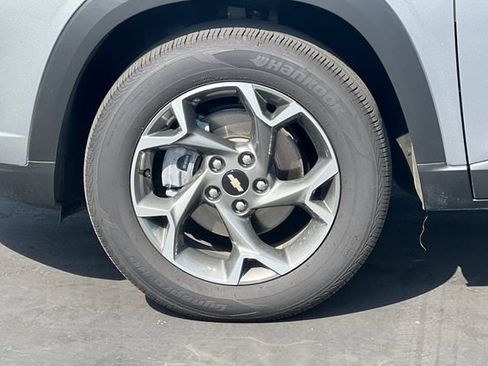 Used 2025 Chevrolet Trax LT w/ LT Convenience Package image 35