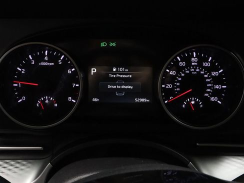 Used 2024 Kia Carnival LX image 28