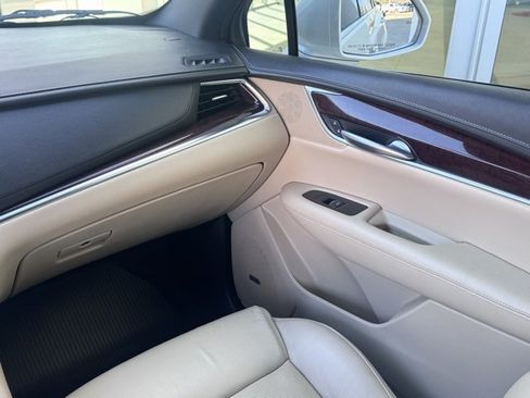 Used 2017 Cadillac XT5 Luxury w/ Driver Awareness Package image 21