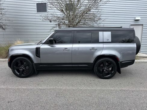 Used 2024 Land Rover Defender 130 X-Dynamic SE image 2