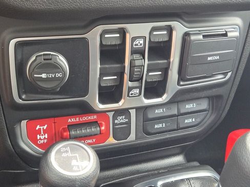 Used 2025 Jeep Wrangler Unlimited Sport AWD/4WD image 23