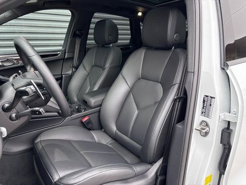 Certified 2026 Porsche Macan image 5