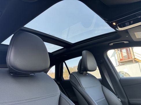 Used 2024 Mercedes-Benz GLC 300 4MATIC image 23