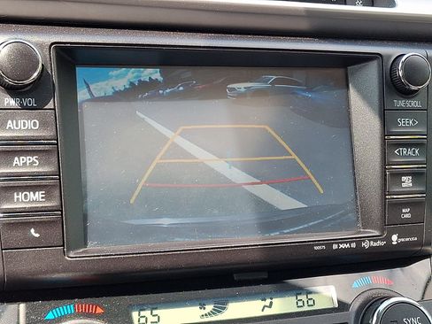 Used 2018 Toyota RAV4 XLE AWD/4WD image 19