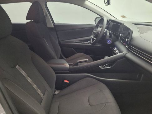 Used 2025 Hyundai Elantra SE FWD image 21