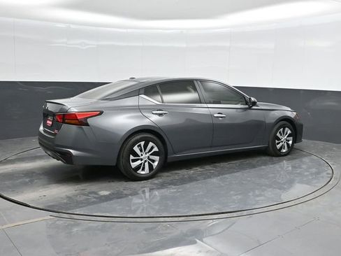 Used 2025 Nissan Altima 2.5 S image 3