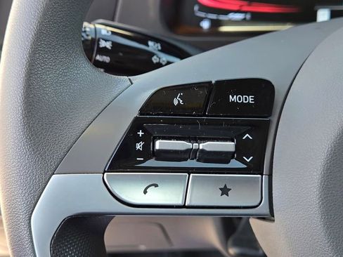 Certified 2025 Hyundai Elantra Hybrid FWD image 18