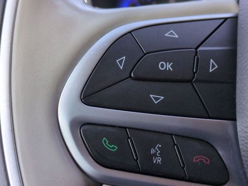 Used 2017 Chrysler Pacifica Limited w/ UConnect Theater Package image 34