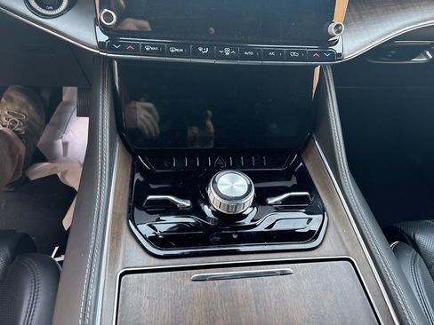 Used 2023 Jeep Grand Wagoneer Series II image 17