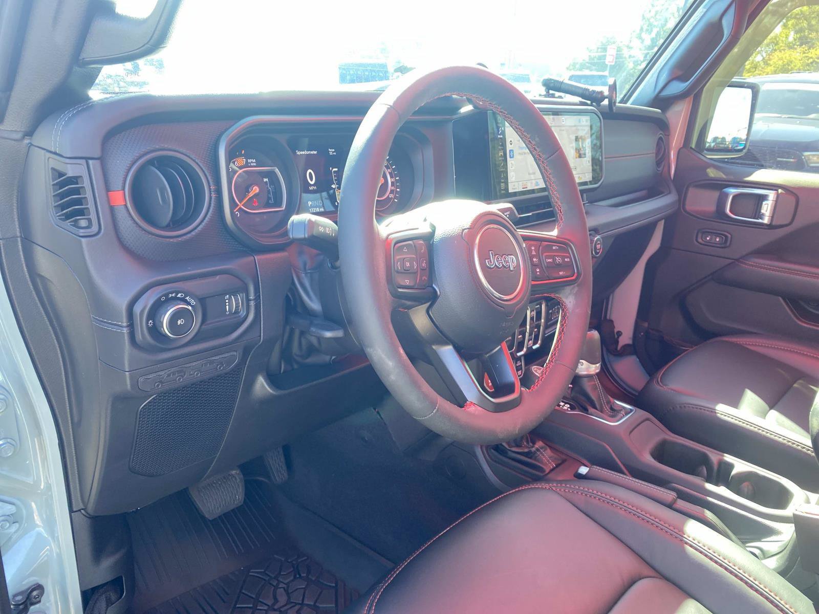 Used 2024 Jeep Wrangler Unlimited Rubicon AWD/4WD image 25