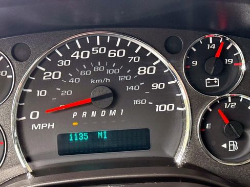 Used 2024 Chevrolet Express 2500 w/ Driver Convenience Package image 17