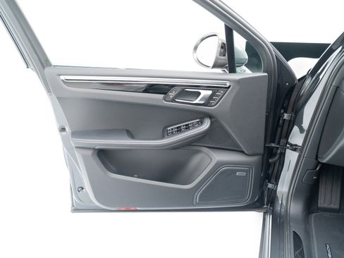 New 2026 Porsche Macan image 20