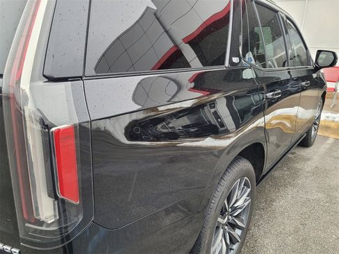 Used 2022 Cadillac Escalade Sport Platinum image 5