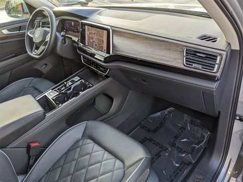 Used 2025 Volkswagen Atlas SEL Premium R-Line image 14