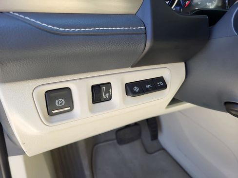 Used 2023 GMC Acadia Denali image 18