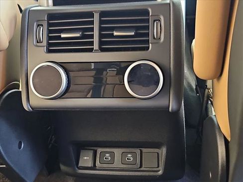 New 2025 Land Rover Discovery Dynamic SE image 12