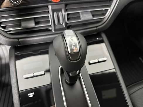 Certified 2026 Porsche Macan Turbo AWD/4WD image 33