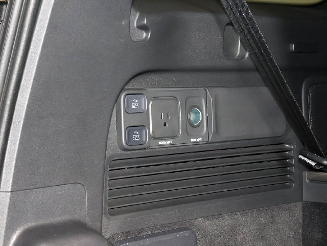 Used 2024 Rivian R1S Adventure Dual AWD/4WD image 31