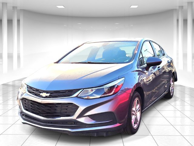 Used 2018 Chevrolet Cruze LT w/ Sun And Sound Package FWD image 4