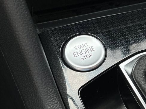 New 2025 Volkswagen Taos SE image 25